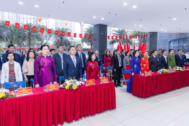 Cử tri Thủ đô phấn khởi tham gia ngày hội bầu cử của toàn dân- Ảnh 1.