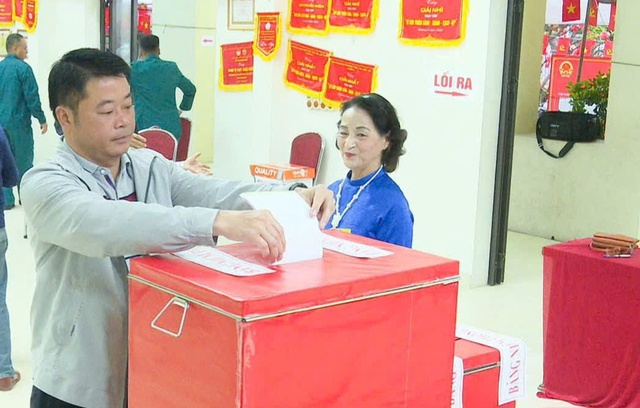 Cử tri Thủ đô phấn khởi tham gia ngày hội bầu cử của toàn dân- Ảnh 21.