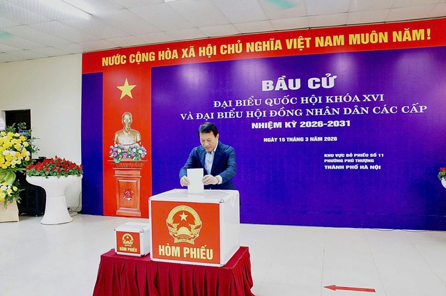 Cử tri Thủ đô phấn khởi tham gia ngày hội bầu cử của toàn dân- Ảnh 7.