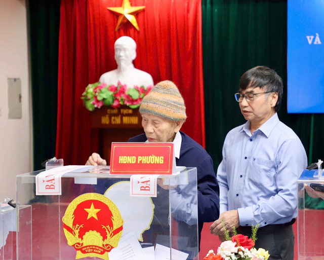 Cử tri Thủ đô phấn khởi tham gia ngày hội bầu cử của toàn dân- Ảnh 19.