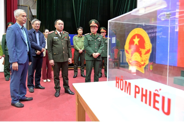 Công an TP. Hà Nội bảo vệ tuyệt đối an ninh, an toàn cuộc bầu cử - Ảnh 1.