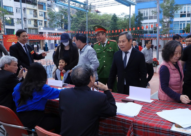 Chủ tịch UBND TP. Hà Nội bỏ phiếu bầu cử tại phường Giảng Võ- Ảnh 4.
