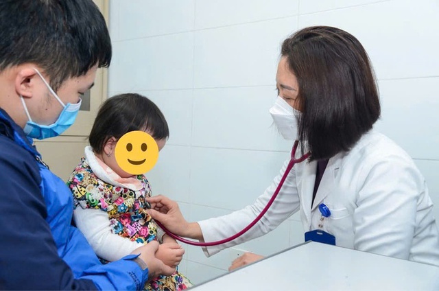 Gia tăng trẻ mắc bệnh theo mùa, bác sĩ khuyến cáo chủ động phòng ngừa- Ảnh 1.