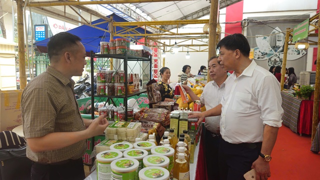 Khai mạc Phiên chợ Xanh 2026: Đẩy mạnh kết nối tiêu thụ sản phẩm hợp tác xã- Ảnh 1. Khai mạc Phiên chợ Xanh 2026: Đẩy mạnh kết nối tiêu thụ sản phẩm hợp tác xã- Ảnh 1.