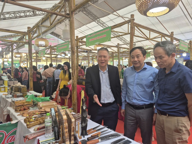 Khai mạc Phiên chợ Xanh 2026: Đẩy mạnh kết nối tiêu thụ sản phẩm hợp tác xã- Ảnh 2. Khai mạc Phiên chợ Xanh 2026: Đẩy mạnh kết nối tiêu thụ sản phẩm hợp tác xã- Ảnh 2.