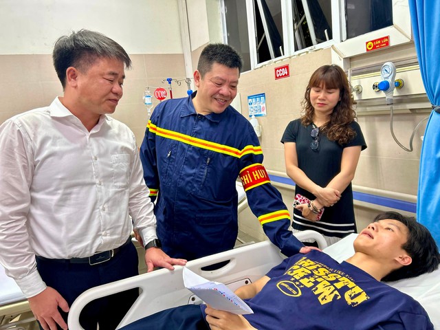 Hà Nội khen thưởng 7 cá nhân dũng cảm cứu người trong vụ cháy tại Lĩnh Nam- Ảnh 1.