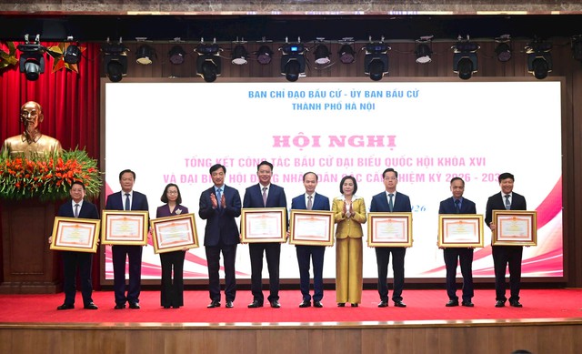 Hà Nội tổ chức thành công cuộc bầu cử, bảo đảm dân chủ, đúng pháp luật - Ảnh 1. Hà Nội tổ chức thành công cuộc bầu cử, bảo đảm dân chủ, đúng pháp luật - Ảnh 1.