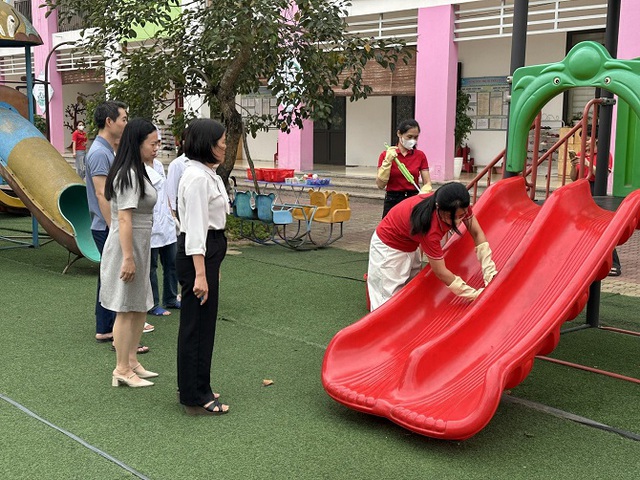 Siết chặt giám sát, nâng cao hiệu quả phòng chống bệnh tay chân miệng tại trường học- Ảnh 1.
