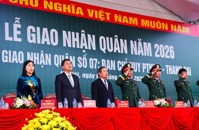 Chủ tịch UBND TP. Hà Nội động viên công dân lên đường nhập ngũ- Ảnh 1. Chủ tịch UBND TP. Hà Nội động viên công dân lên đường nhập ngũ- Ảnh 1.