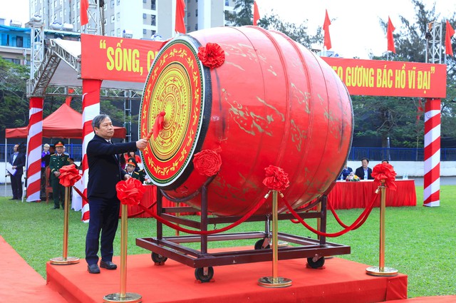 Chủ tịch UBND TP. Hà Nội động viên công dân lên đường nhập ngũ- Ảnh 2. Chủ tịch UBND TP. Hà Nội động viên công dân lên đường nhập ngũ- Ảnh 2.