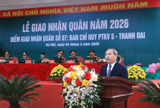 Chủ tịch UBND TP. Hà Nội động viên công dân lên đường nhập ngũ- Ảnh 3. Chủ tịch UBND TP. Hà Nội động viên công dân lên đường nhập ngũ- Ảnh 3.