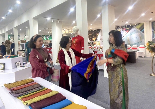 Chuyển đổi số: ‘Đòn bẩy’ nâng cao năng lực cạnh tranh cho sản phẩm làng nghề- Ảnh 2.