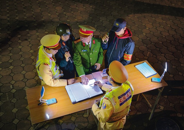 Xây dựng hình ảnh người Công an Thủ đô bản lĩnh, nhân văn, thanh lịch, hiện đại- Ảnh 2. Xây dựng hình ảnh người Công an Thủ đô bản lĩnh, nhân văn, thanh lịch, hiện đại- Ảnh 2.