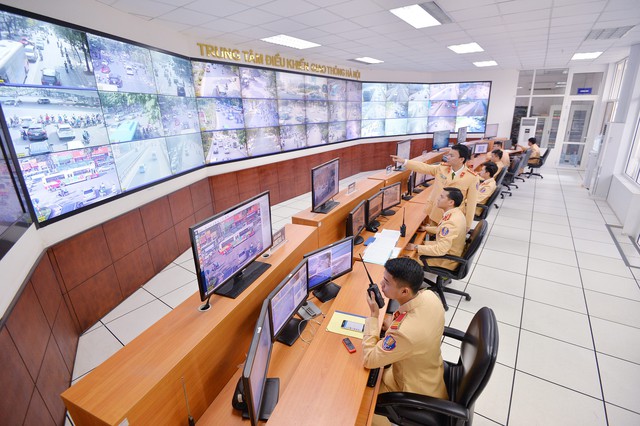 Xây dựng hình ảnh người Công an Thủ đô bản lĩnh, nhân văn, thanh lịch, hiện đại- Ảnh 1. Xây dựng hình ảnh người Công an Thủ đô bản lĩnh, nhân văn, thanh lịch, hiện đại- Ảnh 1.