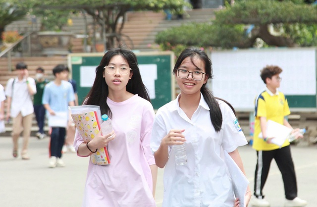 Học sinh Hà Nội bắt đầu đăng ký thi vào lớp 10 THPT- Ảnh 1. Học sinh Hà Nội bắt đầu đăng ký thi vào lớp 10 THPT- Ảnh 1.