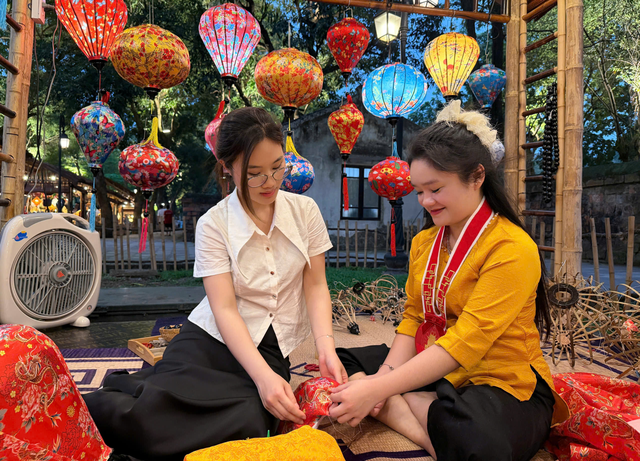 Khai mạc Chương trình ‘Vườn Ánh sáng’ tại Văn Miếu – Quốc Tử Giám- Ảnh 3. Khai mạc Chương trình ‘Vườn Ánh sáng’ tại Văn Miếu – Quốc Tử Giám- Ảnh 3.