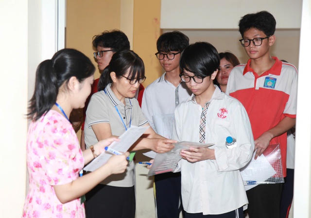Hà Nội: Gần 57.000 học sinh đăng ký nguyện vọng thi vào lớp 10- Ảnh 1. Hà Nội: Gần 57.000 học sinh đăng ký nguyện vọng thi vào lớp 10- Ảnh 1.