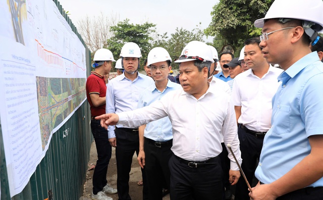 Quyết tâm hoàn thành cầu Tứ Liên và cầu Trần Hưng Đạo trong quý II/2027- Ảnh 1.