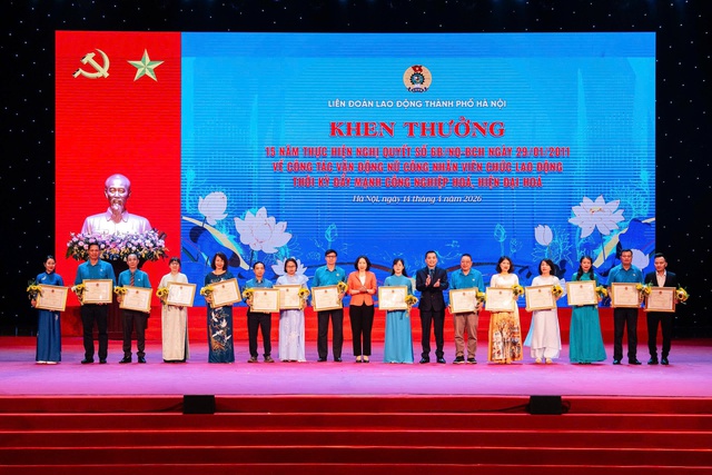 Tôn vinh 563 điển hình 'Giỏi việc nước, đảm việc nhà'- Ảnh 1. Tôn vinh 563 điển hình 'Giỏi việc nước, đảm việc nhà'- Ảnh 1.