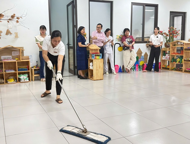 Hành động sớm, phòng dịch hiệu quả trước nguy cơ gia tăng bệnh tay chân miệng- Ảnh 1. Hành động sớm, phòng dịch hiệu quả trước nguy cơ gia tăng bệnh tay chân miệng- Ảnh 1.