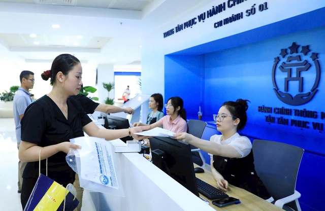 Hà Nội: 12 thủ tục hành chính, dịch vụ công được tiếp nhận hồ sơ theo hình thức trực tuyến- Ảnh 1.
