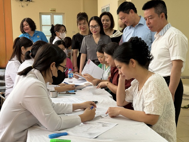 Tăng cường y tế cơ sở, nâng cao chất lượng khám chữa bệnh và kiểm soát dịch bệnh hiệu quả- Ảnh 1. Tăng cường y tế cơ sở, nâng cao chất lượng khám chữa bệnh và kiểm soát dịch bệnh hiệu quả- Ảnh 1.