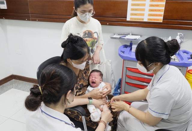 Tiêm vaccine: Lá chắn chủ động bảo vệ sức khỏe ngay từ sớm- Ảnh 2.