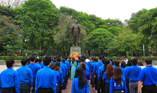Lãnh đạo thành phố Hà Nội dâng hoa kỷ niệm 156 năm Ngày sinh V.I.Lênin- Ảnh 2.