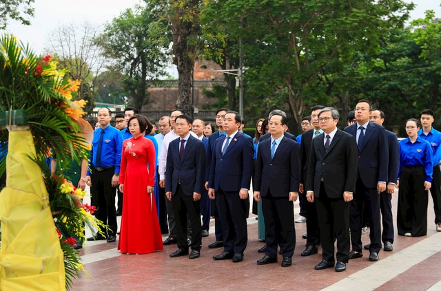 Lãnh đạo thành phố Hà Nội dâng hoa kỷ niệm 156 năm Ngày sinh V.I.Lênin- Ảnh 1.