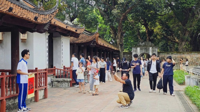 Hà Nội thu hút du khách với điểm đến di sản và 'hành trình du lịch xanh' dịp nghỉ lễ- Ảnh 3.