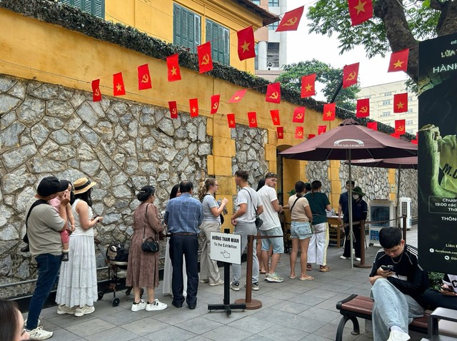 Hà Nội thu hút du khách với điểm đến di sản và 'hành trình du lịch xanh' dịp nghỉ lễ- Ảnh 2.