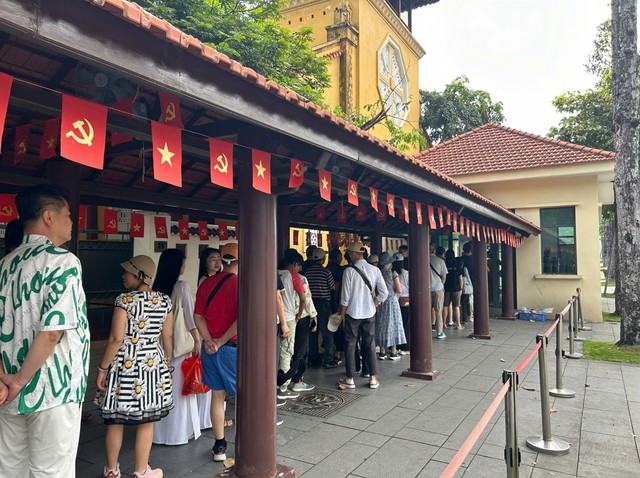 Hà Nội thu hút du khách với điểm đến di sản và 'hành trình du lịch xanh' dịp nghỉ lễ- Ảnh 1.