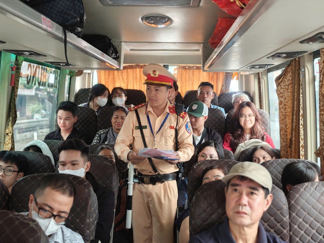 Triển khai đồng bộ giải pháp bảo đảm an toàn giao thông dịp lễ 30/4 và 1/5- Ảnh 1.