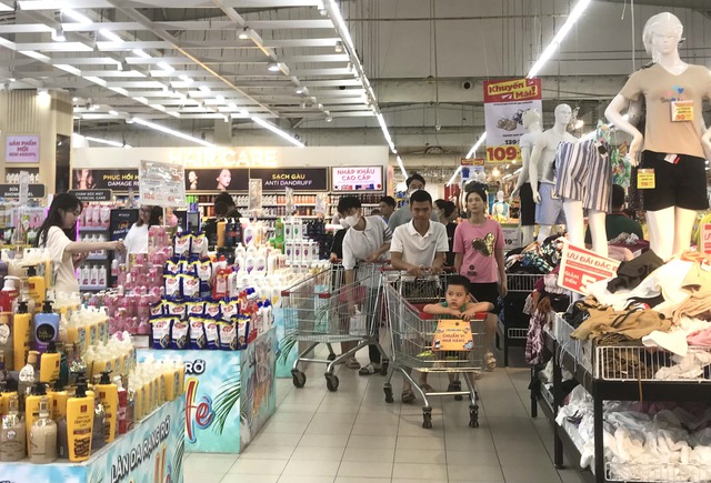 Doanh nghiệp bán lẻ sẵn sàng nguồn cung, kích cầu tiêu dùng dịp 30/4-1/5- Ảnh 1.