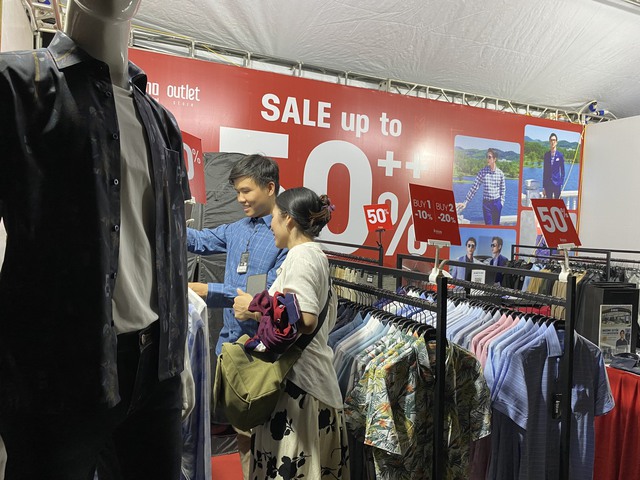 Doanh nghiệp bán lẻ sẵn sàng nguồn cung, kích cầu tiêu dùng dịp 30/4-1/5- Ảnh 2.