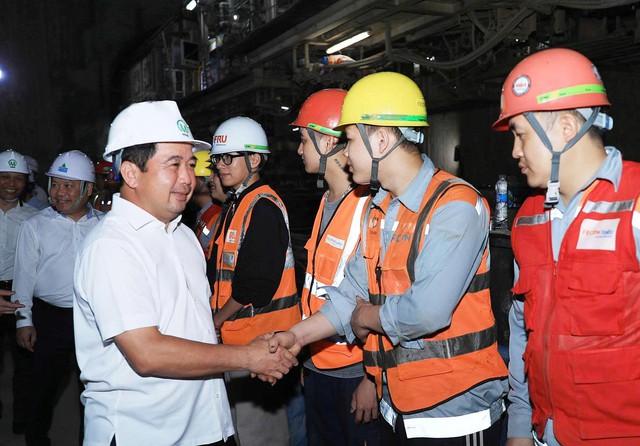 Bí thư Thành ủy Hà Nội kiểm tra vận hành Metro Nhổn - Ga Hà Nội, đôn đốc tiến độ ga ngầm S12- Ảnh 2.
