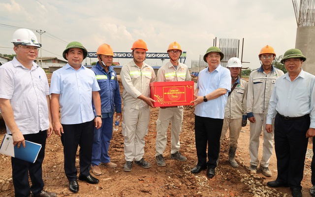 Đẩy nhanh tiến độ các dự án đường Vành đai 4 - Vùng Thủ đô và tuyến đường kết nối sân bay Gia Bình với Hà Nội- Ảnh 3. Đẩy nhanh tiến độ các dự án đường Vành đai 4 - Vùng Thủ đô và tuyến đường kết nối sân bay Gia Bình với Hà Nội- Ảnh 3.
