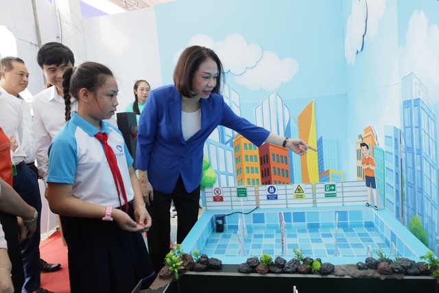 Tháng hành động vì trẻ em - Xây dựng 'hệ miễn dịch số' vững chắc cho tương lai- Ảnh 4. Tháng hành động vì trẻ em - Xây dựng 'hệ miễn dịch số' vững chắc cho tương lai- Ảnh 4.