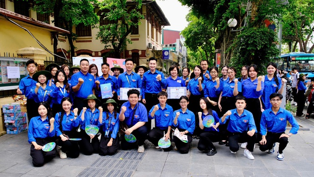 Thanh niên tình nguyện Thủ đô 'Tiếp sức mùa thi' năm 2026- Ảnh 2. Thanh niên tình nguyện Thủ đô 'Tiếp sức mùa thi' năm 2026- Ảnh 2.
