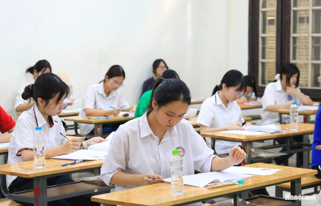 Thí sinh tự tin với đề thi văn vào lớp 10 vừa sức- Ảnh 1.