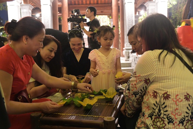 Từ di sản đến trải nghiệm: Điểm hẹn mới của du lịch văn hóa đêm tại Văn Miếu – Quốc Tử Giám- Ảnh 1.