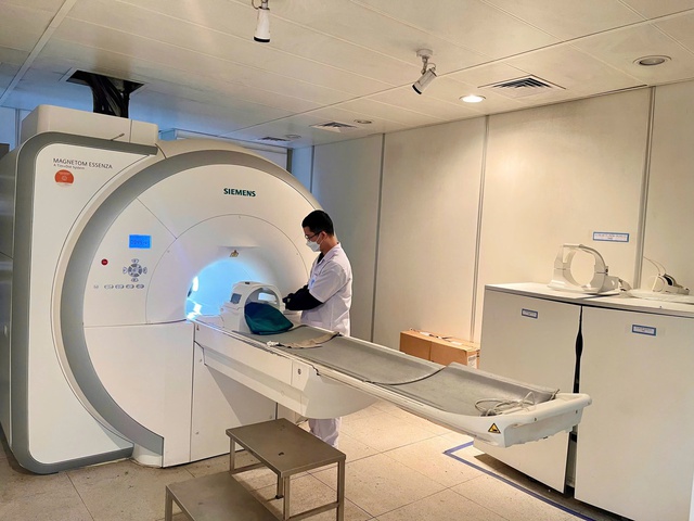 Hà Nội công khai 21 cơ sở y tế có máy chụp CT, MRI kỹ thuật cao phục vụ người dân- Ảnh 1.