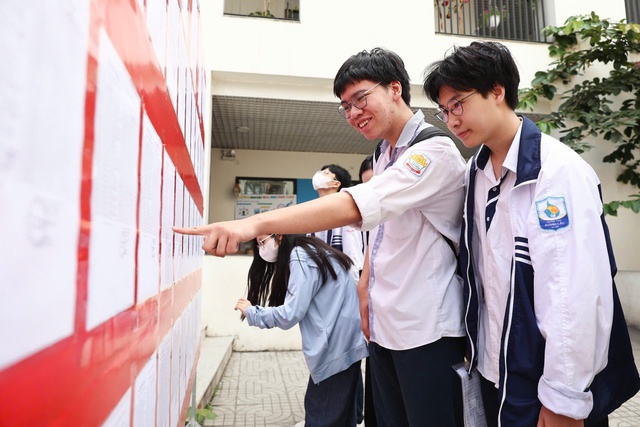 Thí sinh Hà Nội làm thủ tục cho kỳ thi tốt nghiệp THPT 2026- Ảnh 3.