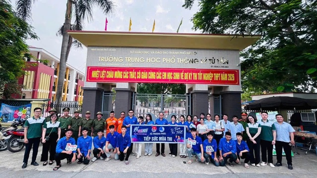 Gần 9.800 thanh niên tình nguyện Thủ đô hỗ trợ thí sinh thi tốt nghiệp THPT - Ảnh 7. Gần 9.800 thanh niên tình nguyện Thủ đô hỗ trợ thí sinh thi tốt nghiệp THPT - Ảnh 7.