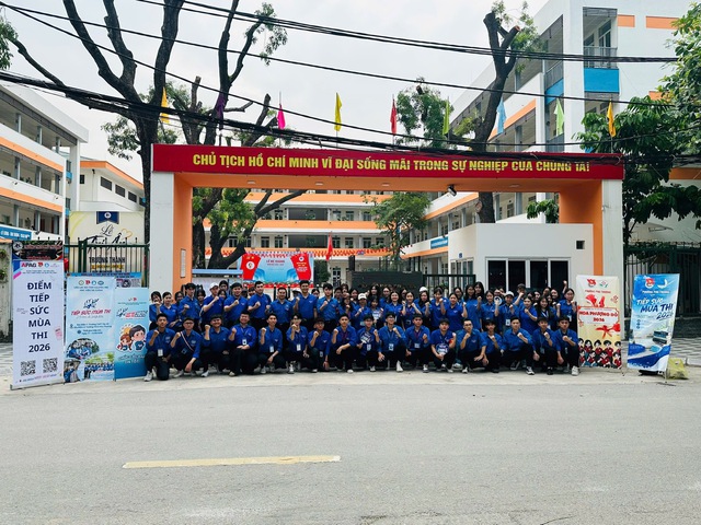 Thí sinh Hà Nội bước vào kỳ thi tốt nghiệp THPT 2026: Tự tin và quyết tâm - Ảnh 11.