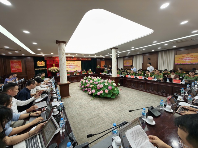 Công an Hà Nội khởi tố 25 vụ án, khởi tố 201 bị can liên quan vụ lừa đảo 'thẻ kỳ nghỉ'- Ảnh 5. Công an Hà Nội khởi tố 25 vụ án, khởi tố 201 bị can liên quan vụ lừa đảo 'thẻ kỳ nghỉ'- Ảnh 5.