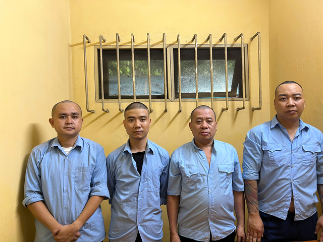 Triệt phá ổ nhóm đánh bạc dưới hình thức cá độ bóng đá- Ảnh 1. Triệt phá ổ nhóm đánh bạc dưới hình thức cá độ bóng đá- Ảnh 1.