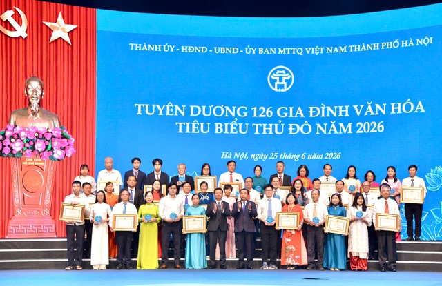 Tuyên dương 126 gia đình văn hóa tiêu biểu của Thủ đô - Ảnh 2.