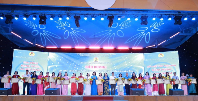 Tôn vinh những gia đình công nhân tiêu biểu, chắp cánh tài năng trẻ Thủ đô- Ảnh 1.