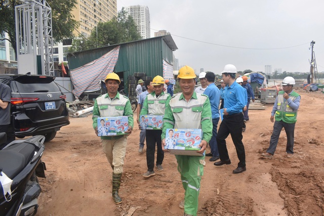 Tiếp sức công nhân tại các công trình trọng điểm- Ảnh 2.